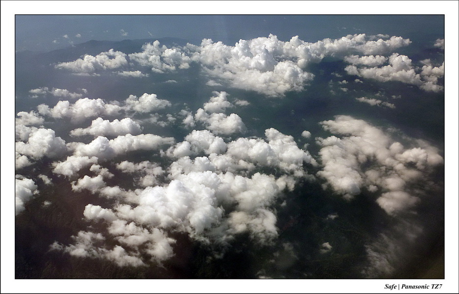2011 - 08 - Dans les airs 02
